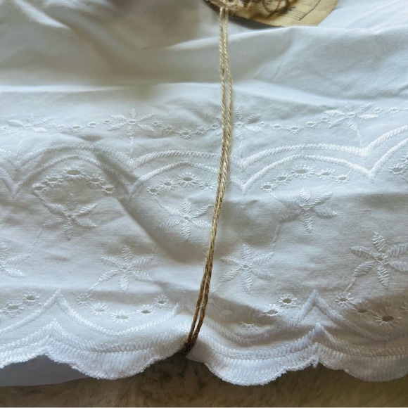 California King Crystal White Bedskirt 16-1/2 Drop. - Picture 5 of 8